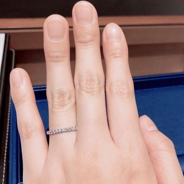 【銀座ダイヤモンドシライシの口コミ】 ハーフエタニティーリングを探しており、様々なブランドを見ました。他社…