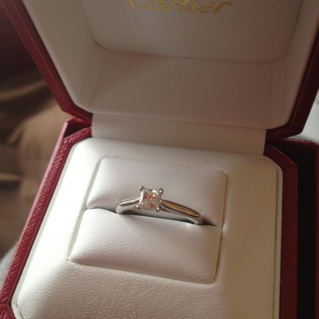【カルティエ(Cartier)の口コミ】 周りと違うデザインが良くてプリンセスカットにしました。ダイヤ自体の輝…