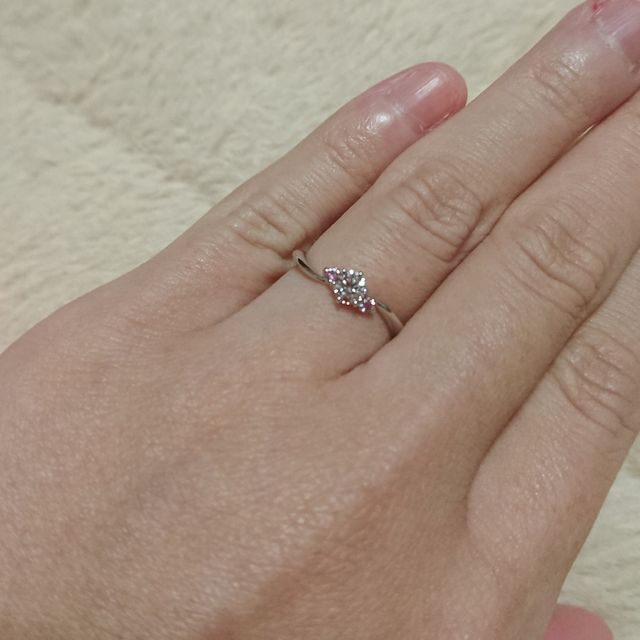 【HOSHI no SUNA 星の砂(ほしのすな)の口コミ】 シンプルかつ細めのラインで上品で、優しい女性らしさが出ていた点とダイ…