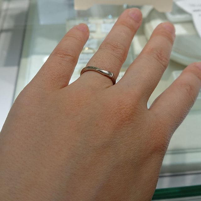 【TRECENTI(トレセンテ)の口コミ】 二人で同じデザインで気に入ったものがなかなか無かったのですが、試着し…