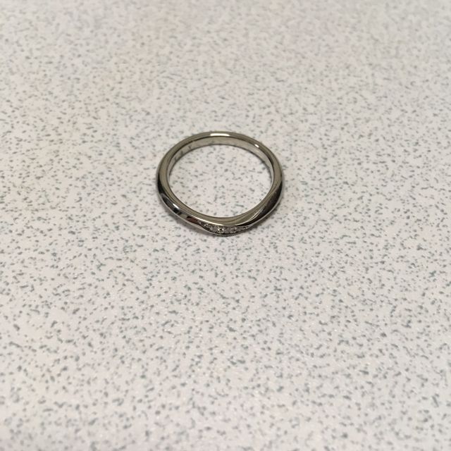 【ラザール ダイヤモンド(LAZARE DIAMOND)の口コミ】 太い指にも合う指輪だったことです。
ダイヤモンドの輝きがきれいでした。…