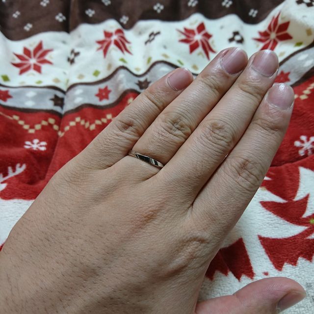 【ラザール ダイヤモンド(LAZARE DIAMOND)の口コミ】 指輪に正面があると、指に付けてくるくる回ってしまうと気になる性分なの…