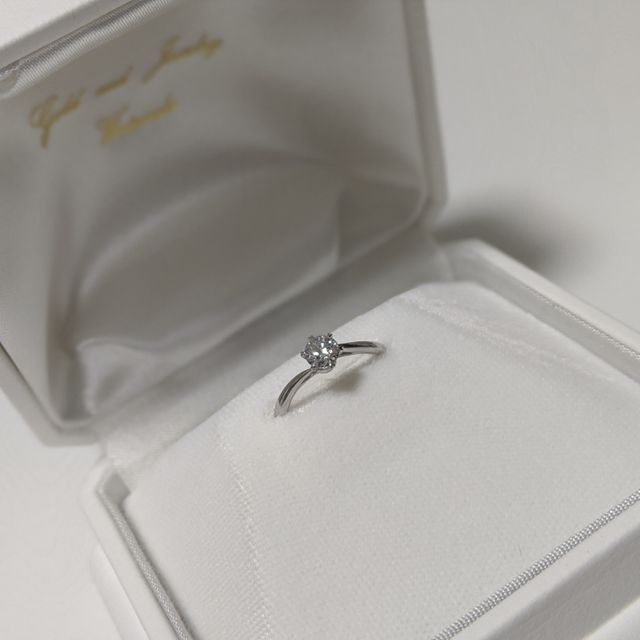 【WATANABE / 卸商社直営　渡辺の口コミ】 リングの爪がハートになっており、可愛らしさがあったところです。ダイヤ…