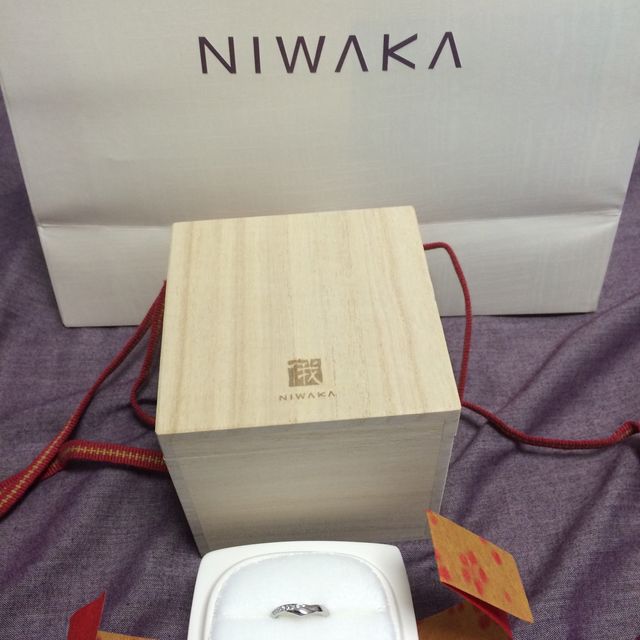 【俄(にわか)の口コミ】 初めはペアの結婚指輪にしようかと思いましたが、デザインがお互いに気に…