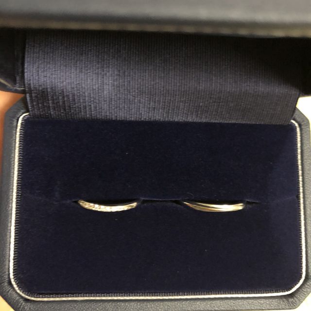 【銀座ダイヤモンドシライシの口コミ】 ゴツゴツしすぎず、シンプルであったこと。
デザインがペアで揃っていたこ…