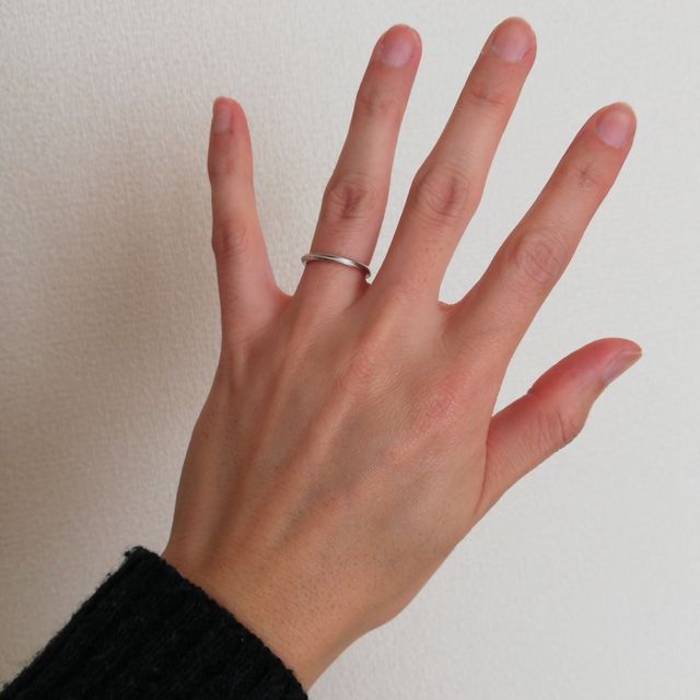 【銀座ダイヤモンドシライシの口コミ】 指輪のテイストです。片面つや消し、残り半分はつやありなので気分で表面…