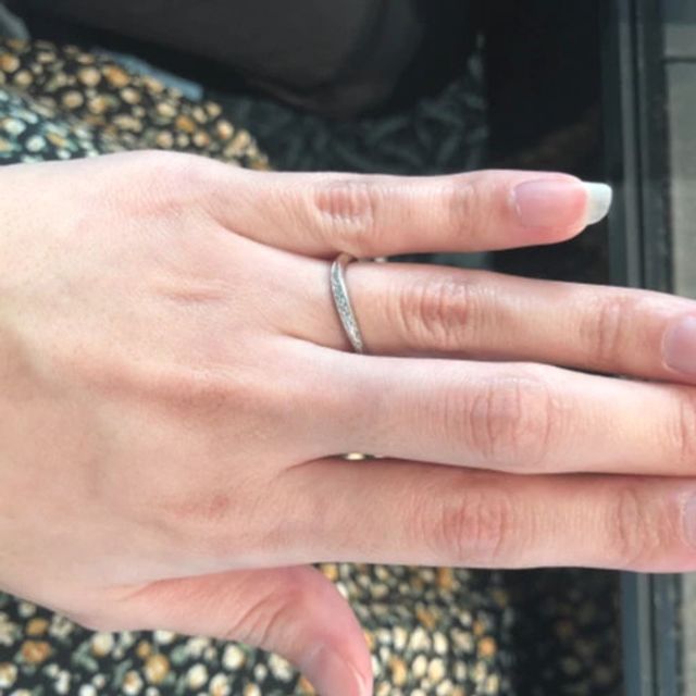 【エクセルコダイヤモンド(EXELCO DIAMOND)の口コミ】 ウェーブラインが綺麗でダイヤモンドの存在感があるリングを探していまし…