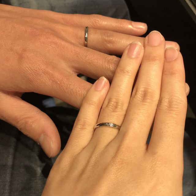 【エクセルコダイヤモンド(EXELCO DIAMOND)の口コミ】 デザインは男女で揃えたかったので、ペア物で意見が一致するものを選びま…