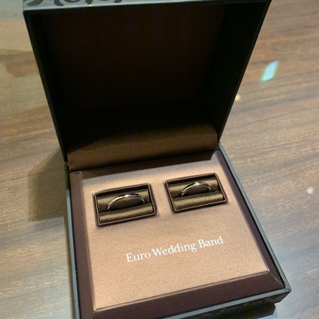 【EURO WEDDING BANDの口コミ】 普段使いしやすいシンプルなストレートラインの物を探していました。また…
