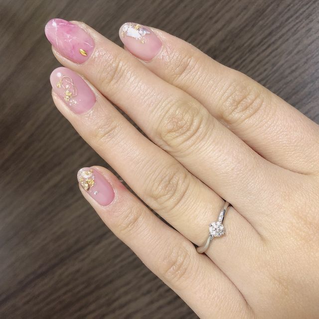 【俄(にわか)の口コミ】 どこのブランドにしようか探していたとき、NIWAKAの婚約指輪がシンプルで…