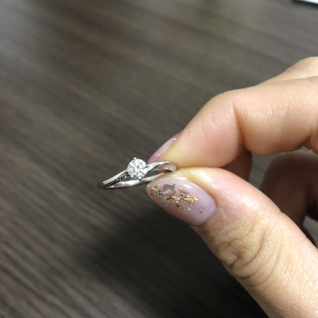 【俄(にわか)の口コミ】 どこのブランドにしようか探していたとき、NIWAKAの婚約指輪がシンプルで…
