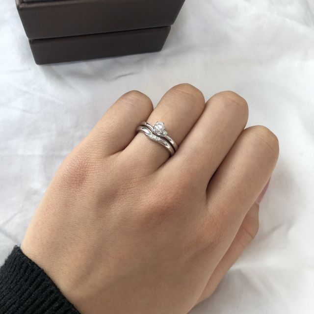 【アイプリモ(I-PRIMO)の口コミ】 アイプリモの婚約指輪ピオネ。結婚指輪と一緒に選びに行ったので、婚約指…