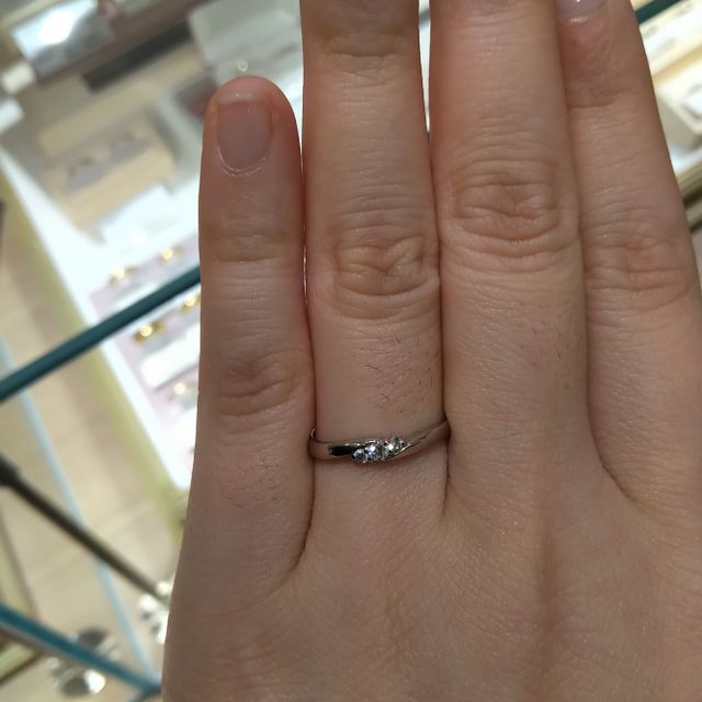 【ジュエリーツツミ(JEWELRY TSUTSUMI)の口コミ】 華奢で、さりげなくキラキラするダイヤモンドが日常使いにピッタリだと思…