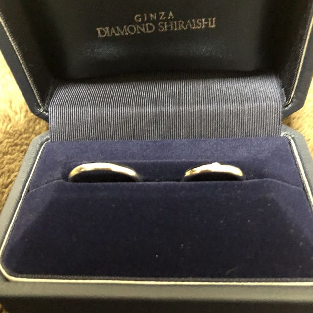 【銀座ダイヤモンドシライシの口コミ】 私達は、できるだけシンプルなデザインで、飽きが来ない指輪を探していま…