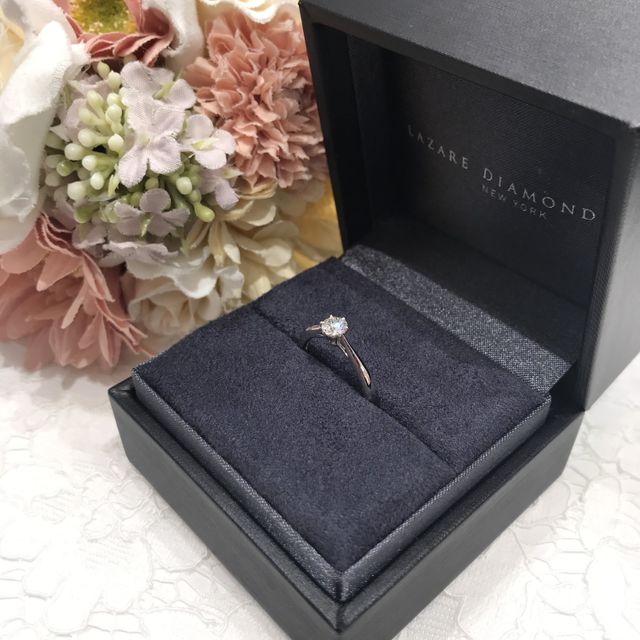 【ラザール ダイヤモンド(LAZARE DIAMOND)の口コミ】 色々試着した結果、シンプルなデザインがダイヤが際立って一番綺麗に見え…