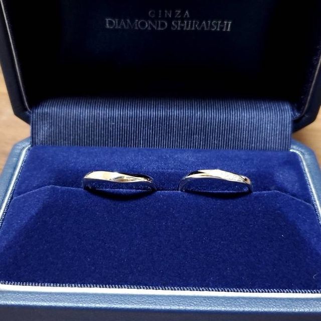 【銀座ダイヤモンドシライシの口コミ】 初めは他のお店も色々見てから決める予定でしたが、デザインや価格がバッ…