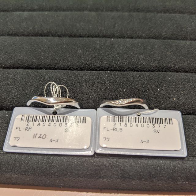 【TRECENTI(トレセンテ)の口コミ】 V字デザインでとてもキレイでした。軽くて付け心地も良く、普段付けている…