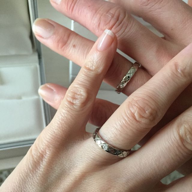 【シャネル(CHANEL)の口コミ】 結婚指輪はシャネルという憧れはありました。
一番最初に見に行き、他のお…