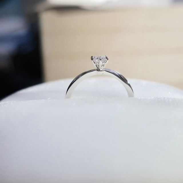 【俄(にわか)の口コミ】 婚約指輪は彼からのサプライズだったので自分では選んでいませんが、決め…