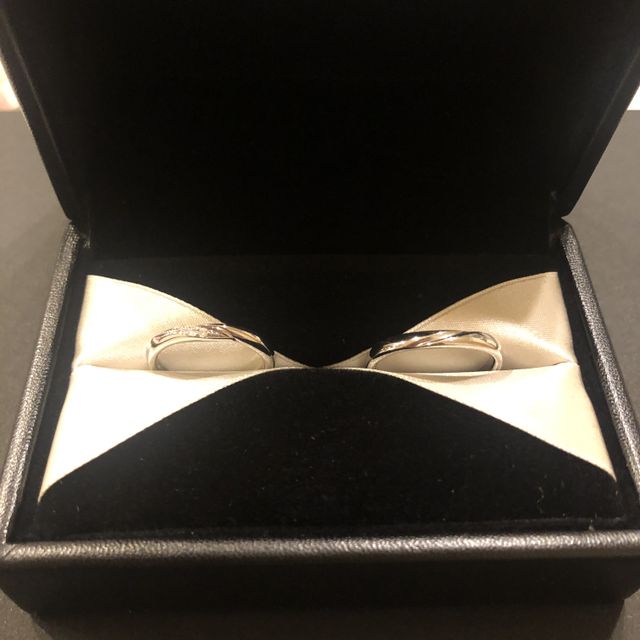 【エクセルコダイヤモンド(EXELCO DIAMOND)の口コミ】 ウェーブかVラインデザインの指輪を探していました。エクセルコさんは他よ…