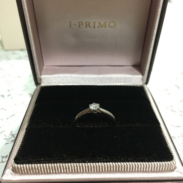 【アイプリモ(I-PRIMO)の口コミ】 シルバーリングでシンプルなデザインですが上品で繊細な作りです。ダイヤ…