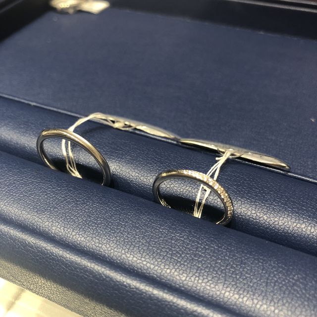 【銀座ダイヤモンドシライシの口コミ】 結婚指輪は婚約指輪と同じブランドで買いたいと思っていました。なので、…