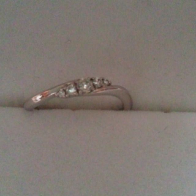 【STAR JEWELRY(スタージュエリー)の口コミ】 ウェイブタイプのデザインがほしく選んでいました。またダイヤが主張しす…