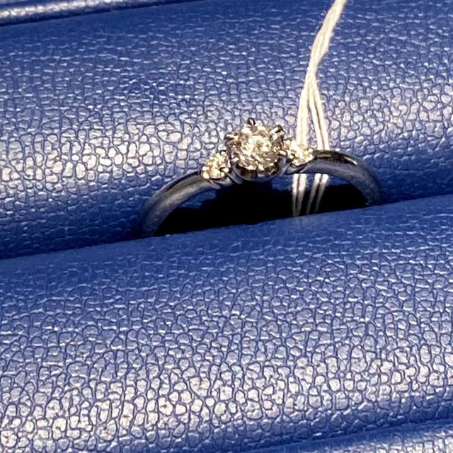 【銀座ダイヤモンドシライシの口コミ】 一般的にあるデザインは揃っているので何軒も回らなくてもほぼ見られます…