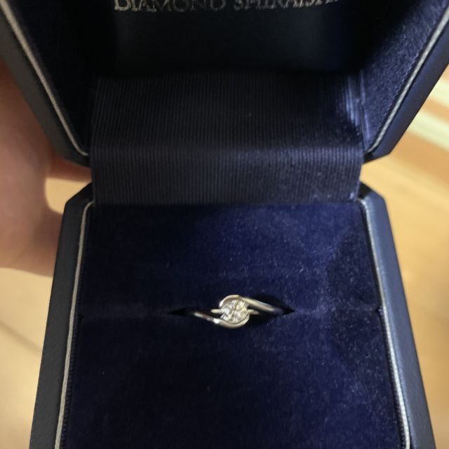 【銀座ダイヤモンドシライシの口コミ】 指輪のデザインは落ち着いており、普段使いができそうなデザインでした。…