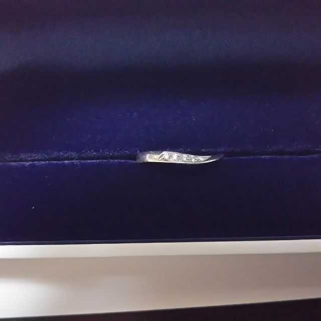 【Something Blue(サムシングブルー)の口コミ】 学生の時に見た雑誌に載っていた指輪がありました。内側に「something　bl…