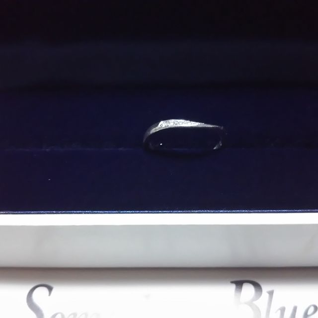 【Something Blue(サムシングブルー)の口コミ】 学生の時に見た雑誌に載っていた指輪がありました。内側に「something　bl…