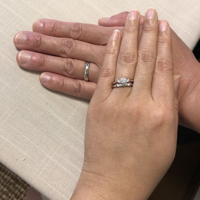 【カオキ　ダイヤモンド専門卸直営店の口コミ】 あまりイメージせず来店し、初めはウエーブの形のものがいいかなと思って…