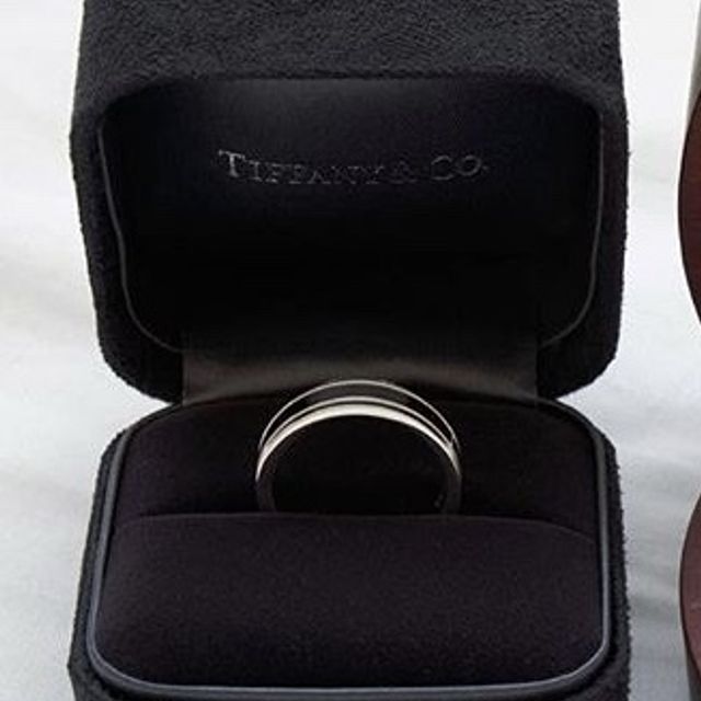 【ティファニー(Tiffany & Co.)の口コミ】 手が大きいので、存在感のある太さのあるリングを探していました。
他のブ…