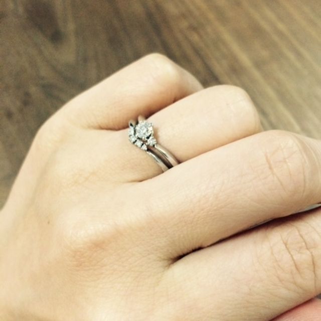 【Foulason(フレゾン)の口コミ】 指が短くゴツゴツしているので少しでも長く見えるようV字の形で探していま…