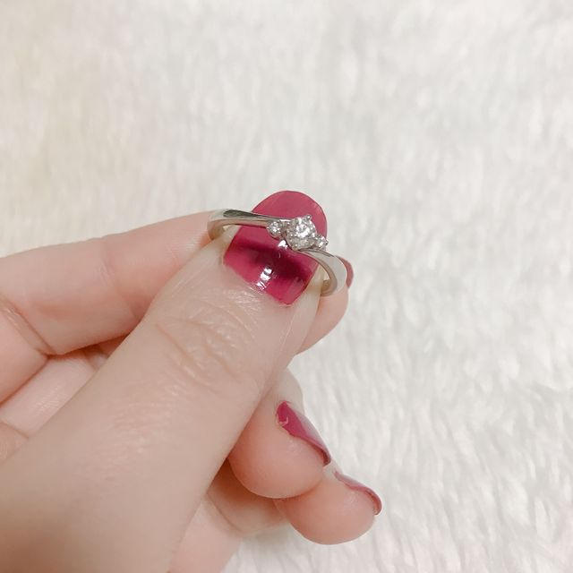 【アイプリモ(I-PRIMO)の口コミ】 結婚指輪と重ね付けすることを前提に選びました。

結婚指輪にもセット用…