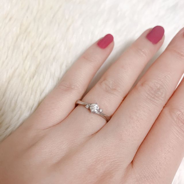 【アイプリモ(I-PRIMO)の口コミ】 結婚指輪と重ね付けすることを前提に選びました。

結婚指輪にもセット用…