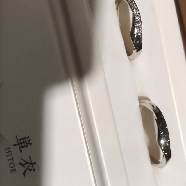 【俄(にわか)の口コミ】 指輪について、カタログにはどういった思いが込められて作られたのか書か…