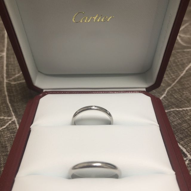 【カルティエ(Cartier)の口コミ】 ストレートタイプで探していました。
また3ダイヤがさりげなくて可愛く、…