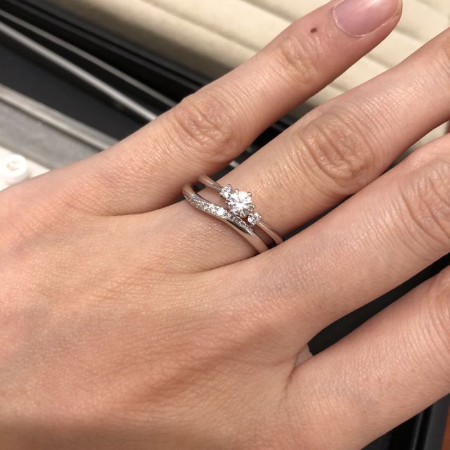 【TRECENTI(トレセンテ)の口コミ】 内甲丸で指にフィットしやすく、他のメーカーの指輪をはめた時に違いをす…