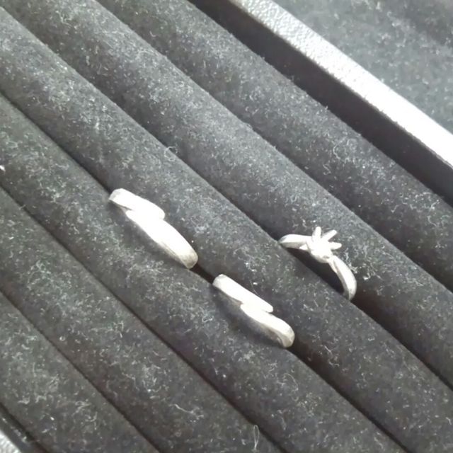 【TANZO.(鍛造指輪)の口コミ】 鍛えられた地金を二つにして二人の指輪を作るというのが、離れていてもつ…