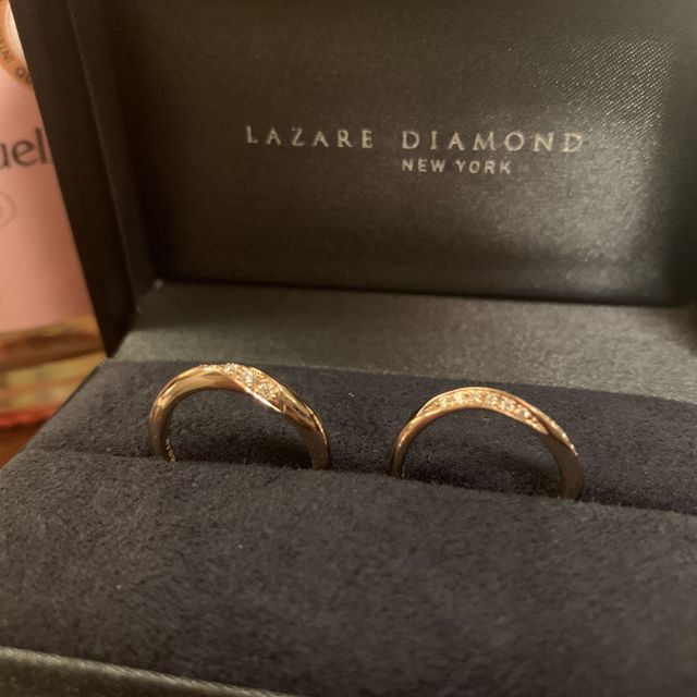 【ラザール ダイヤモンド(LAZARE DIAMOND)の口コミ】 色や形にこだわりが強くあったので、何店舗もまわり検討しました。候補は…