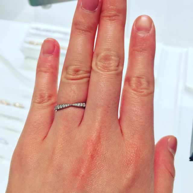 【ティファニー(Tiffany & Co.)の口コミ】 中央がくびれて、リボン見たいなデザインがとても可愛らしく、ホームペー…