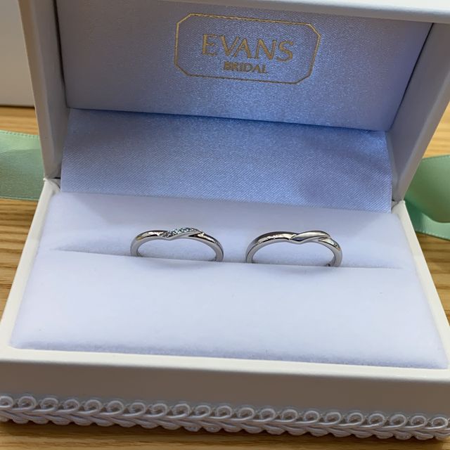 【EVANS BRIDAL(エヴァンスブライダル)の口コミ】 決め手はデザインが１番ですね！
むっちりした指がスっと長くきれいに見え…