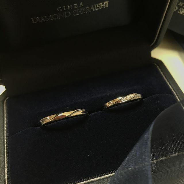 【銀座ダイヤモンドシライシの口コミ】 シンプル過ぎず、派手すぎない指輪を探していました。指輪の厚みや太さに…