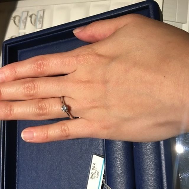 【銀座ダイヤモンドシライシの口コミ】 シンプルな婚約指輪を探していたところ、インターネットでこの指輪を見つ…