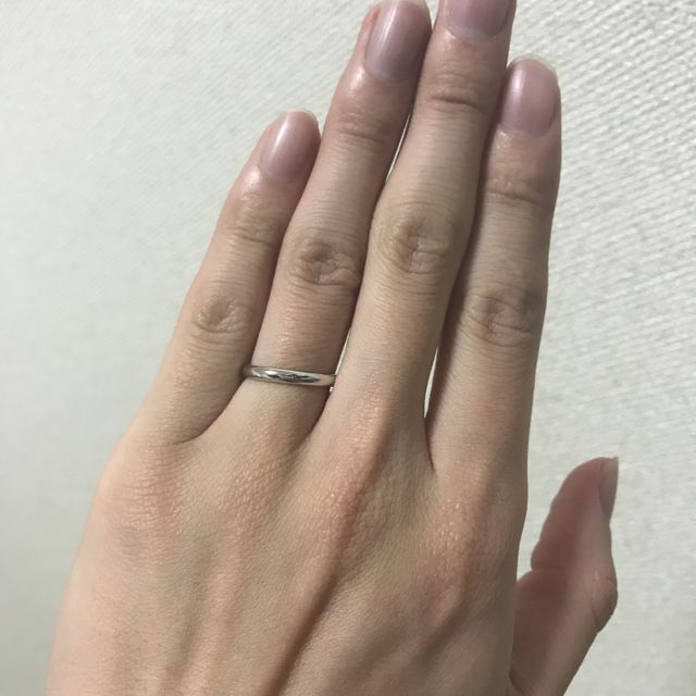 【銀座ダイヤモンドシライシの口コミ】 色々なブランドの指輪を見回りましたが、一番つけ心地が良く決めさせてい…