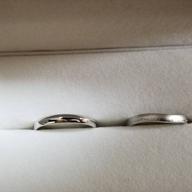 【GALA JEWELRY(ガラジュエリー)の口コミ】 デザインはシンプルにしました。彼はプラチナのザ・シンプルにして、私は…