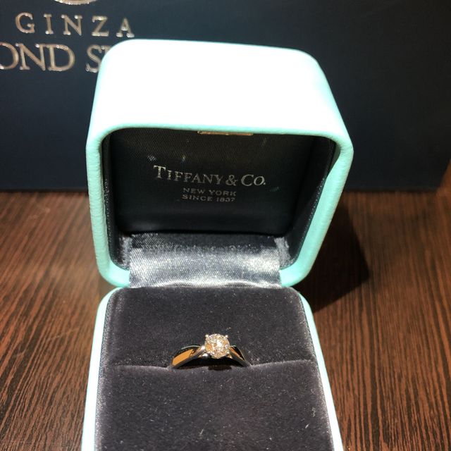 【ティファニー(Tiffany & Co.)の口コミ】 一粒のダイヤモンドの存在感があります。またそのダイヤモンドがリングか…