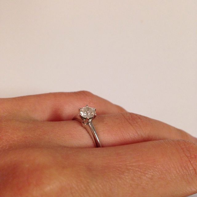 【ティファニー(Tiffany & Co.)の口コミ】 ずっとティファニーセッティングの婚約指輪に憧れていたので、結婚が決ま…