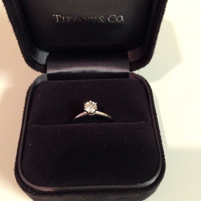 【ティファニー(Tiffany & Co.)の口コミ】 ずっとティファニーセッティングの婚約指輪に憧れていたので、結婚が決ま…